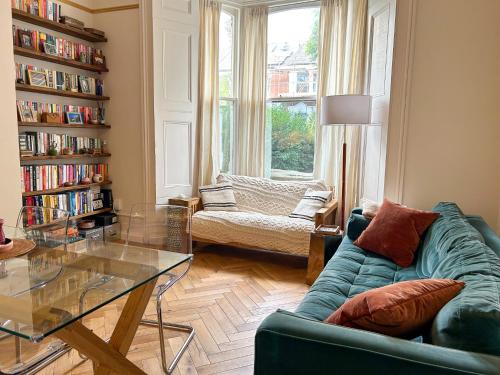 Stroud Green Apartment | Stylish 2-Bed Flat with Balcony & Garden Haringey