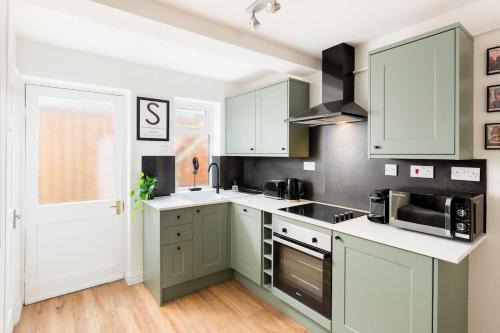 City Centre House | Stylish 2-Bedroom Townhouse in Stratford upon Avon