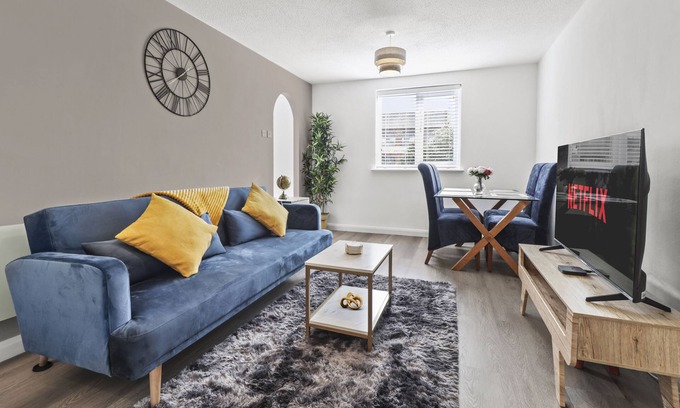 Kettering Apartment | Stylish 2 bedroom apartment Kettering Town Centre