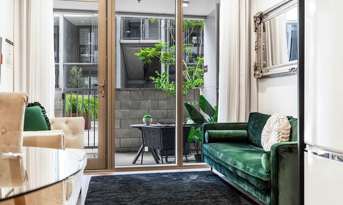 Auckland Central Business District Apartment | Stylish 2-Storey Retreat With Parking Zodiak Stays