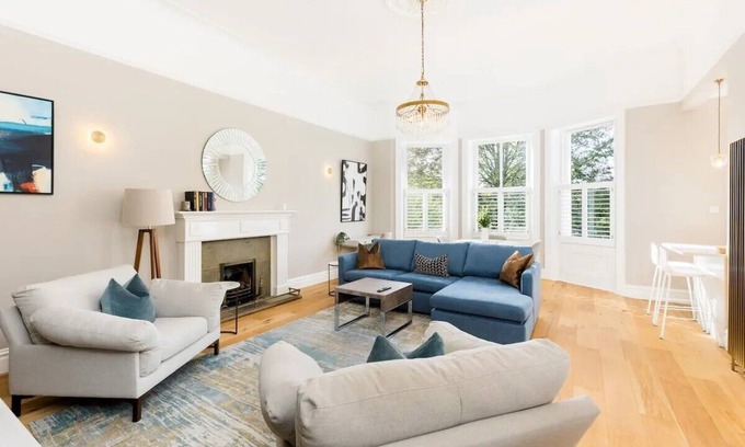 Lillington Apartment | Stylish 2Bed in Leamington Spa with Parking | Pass The Keys