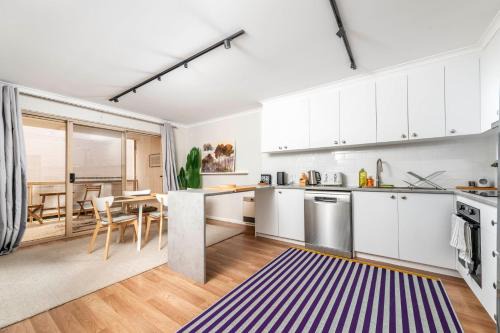 Kingston Apartment | Stylish 2BR Apartment in Kingston Close to Lake