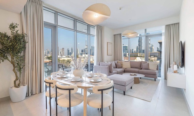 Al Safa Apartment | Stylish 2BR + Maid’s Room - Canal Front Stay!