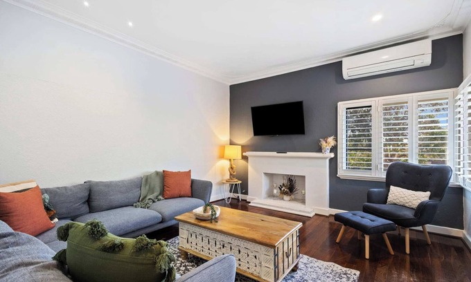 Doubleview House | Stylish 3-Bedroom Home – Near Scarborough Beach
