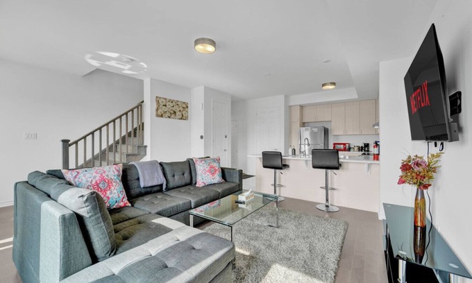 Milton Apartment | Stylish 3BR 2.5 Bath Townhouse w/Patio & parking