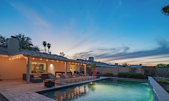 South Scottsdale House | Stylish 4BR Stay w/Pool, Games & Cactus Charm, 7 minutes old town Scottsdale