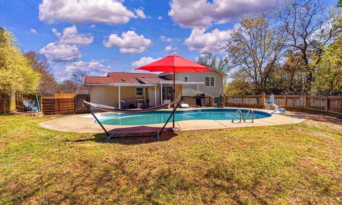 Fortson House | Stylish 5BR Split-Level Spacious Oasis w/Pool, BBQ & Game Room
