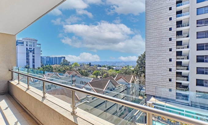 Greater Johannesburg Metropolitan Area Apartment | Stylish 5th Floor Apartment with City Views