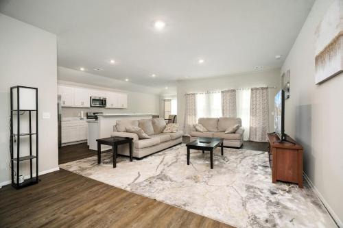 Broken Arrow House | Stylish and Luxuriously Furnished 3BedRoom Getaway