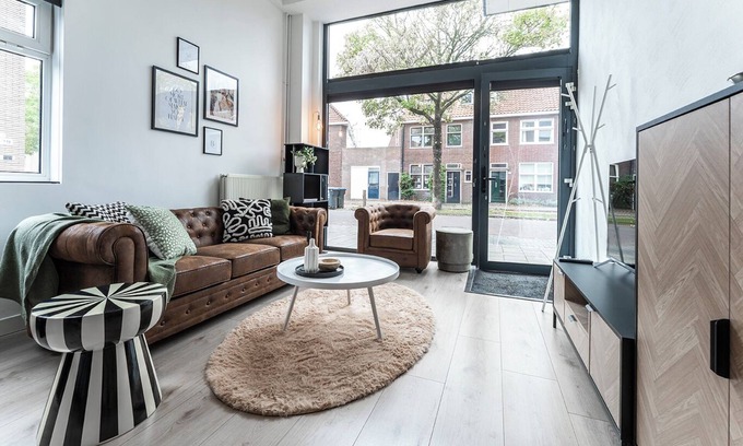 Tilburg Apartment | Stylish and spacious open loft with double sleeping areas in the heart of Tilburg. Modern, bright, and fully equipped with kitchen, fast WiFi, smart TV, and workspace — perfect for a city getaway or comfortable workation.