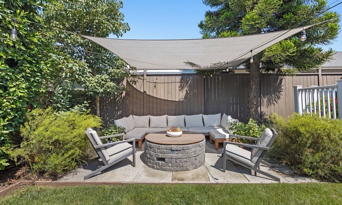South Park House | Stylish and Spacious Historic South Park Gem W/Hot Tub