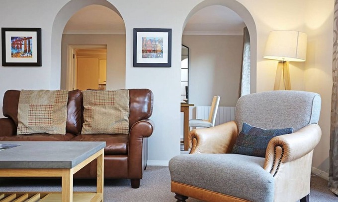 West End Apartment | Stylish Apartment near Dean Village with Parking