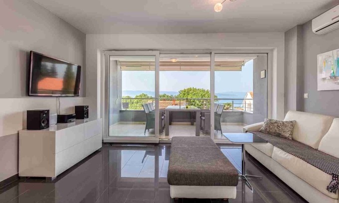 Njivice Apartment | Stylish apartment Sunflair with a lovely balcony on Krk