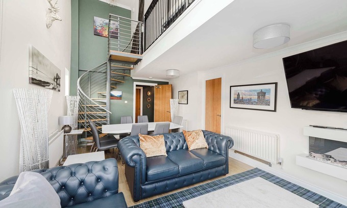 Old Town Apartment | Stylish Apartment with Balcony in Old Town