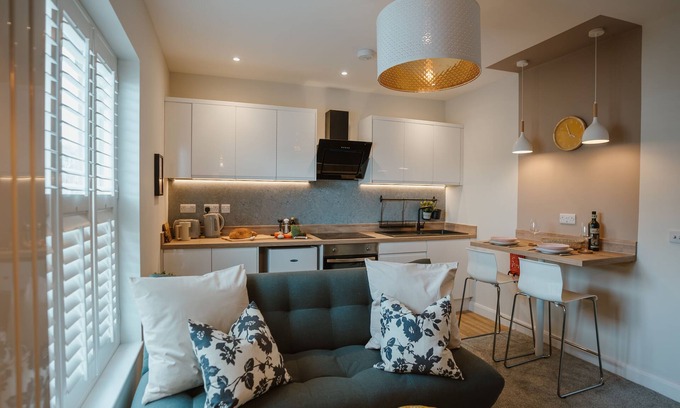 Marple Apartment | Stylish Apartment with private EV car charger
