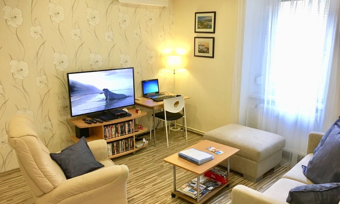 Old Town Apartment | Stylish Apt. Blue -Great Location! AC+WIFI+Laundry machine &Dryer