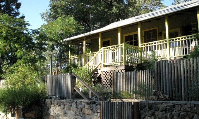 Pinehurst Cabin | Stylish Artistic Cabin Vacation Rental near Sequoia Kings National Park