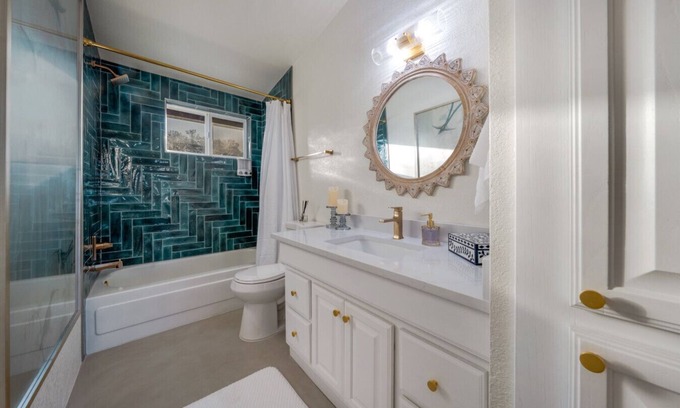 Casas Adobes House | Stylish/Big Yard/Grill/3 BR 2 BA/Carport