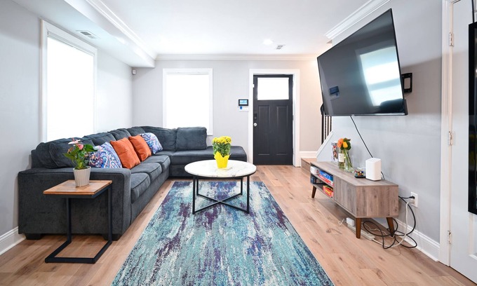 Bellevue House | Stylish, Bright & Comfy ★ Near MGM Casino, Parking