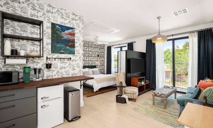 Blackshear-Prospect Hill Apartment | Stylish Bungalow Near Everything in East Austin!