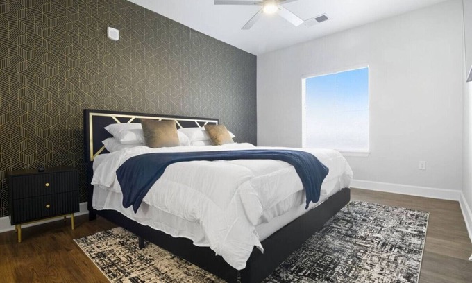 The Gulch Apartment | Stylish & Charming 2BR ~ Nashville Retreat