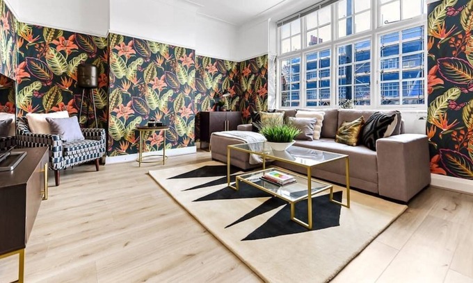 Mortlake Apartment | Stylish City Living: 3-BD Close to Everything!