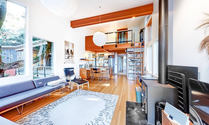 Cape Meares House | Stylish Coastal Retreat W/Private Deck, Scenic Surrounding, Full Kitchen & WiFi