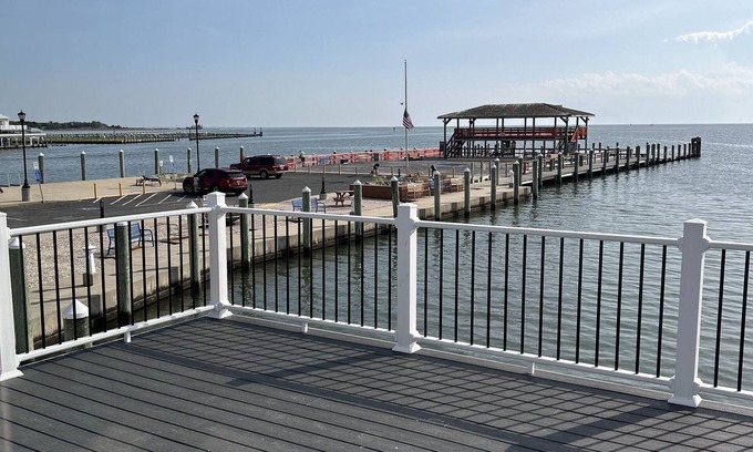 Crisfield Condo | Stylish Condo with a Great View