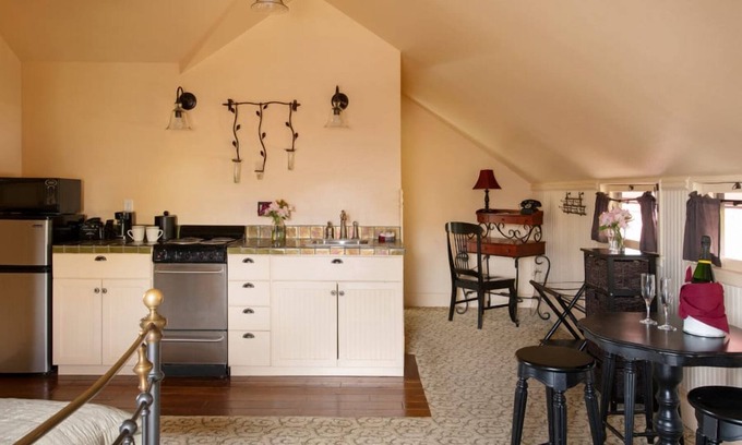 Cody Hotel | Stylish & Cozy Stay Near Museums, Dining & Yellowstone Adventures