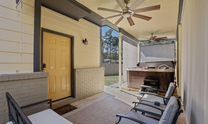 Atlanta Cottage | Stylish Cozy Tiny Home + Private Hot tub Covered Pationn10 min from downtown ATL