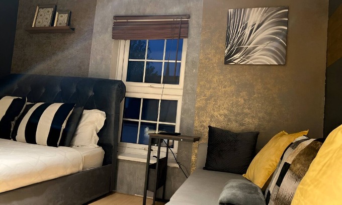 Maidstone Apartment | Stylish Deluxe 1-Bedroom Town Centre apartment, Maidstone