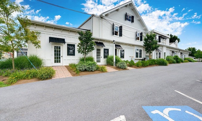 Leacock-Leola-Bareville Apartment | Stylish & Fully Furnished Apartment – Ideal for Corporate Stays