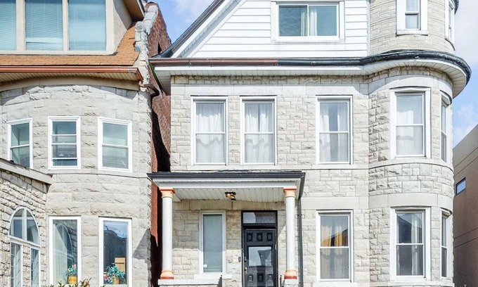 Central West End House | Stylish Getaway in St. Louis/ABODEbucks