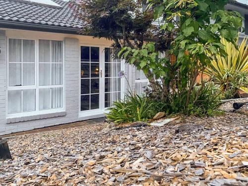 Belrose Apartment | Stylish Guesthouse in the Heart of Belrose