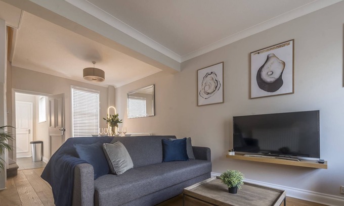 Henley House | Stylish Hidden Gem In Henley-On-Thames