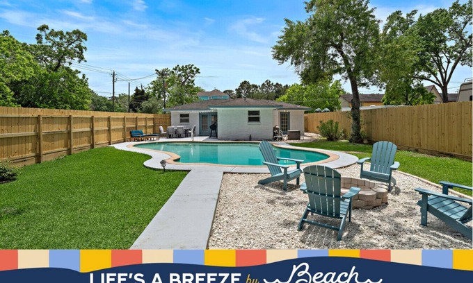 Clear Lake Shores House | Stylish Home w/Private Pool Near Kemah Boardwalk
