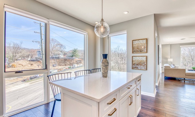 Historic Montford Apartment | Stylish luxury loft w/ rooftop deck, gas grills, & WiFi - walk to downtown