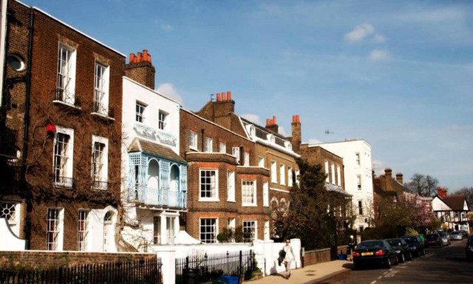 Chiswick Apartment | Stylish maisonette in Chiswick Village. 3 BR. Sleeps 5.