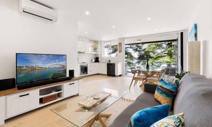 Manly Apartment | Stylish Manly Apartment with Harbour Views