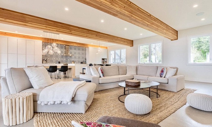 Blaine House | Stylish & Modern Oceanview Retreat with Private Beach!