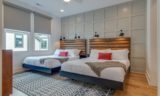 Greenwood House | Stylish Nashville Retreat with Garage