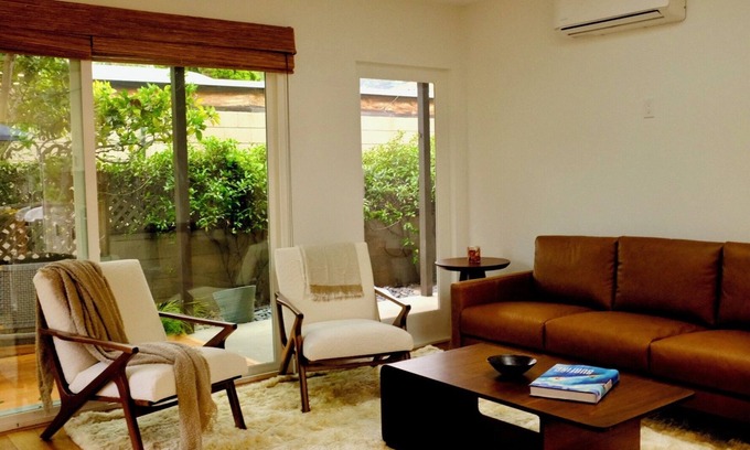 Del Mar House | Stylish New Listing – Remodeled Del Mar Bungalow by the Beach