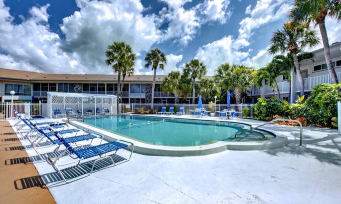 Saint Armands Key Condo | Stylish Newly Remodeled Condo, Walk to Beach & St. Armands, Heated Pool/Spa, Free Activities Daily