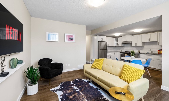 Jasper Place Apartment | Stylish Oasis *Private Fenced Yard* Near WEM Mall