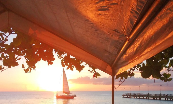 Little Battaleys Villa | Stylish one bed villa within walking distance of the beach