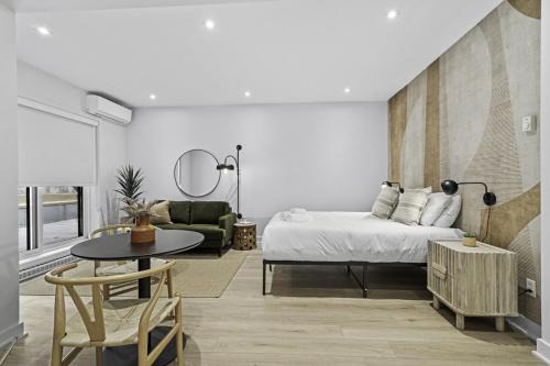 Little Italy Apartment | Stylish Open-Space Studio by Jean Talon Market