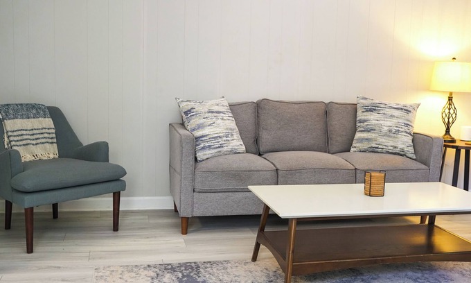 Durham Apartment | Stylish Retreat by Duke Univ.~Near Dwntwn Durham