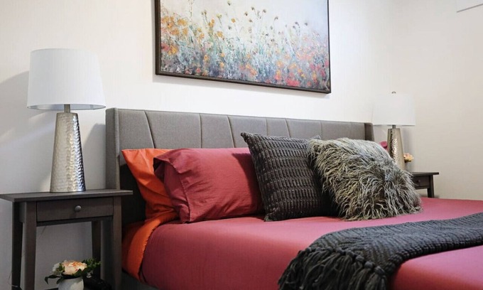 Northwest Edmonton Condo | Stylish Retreat w/King Bed|Long Stays|WEM|Disney+