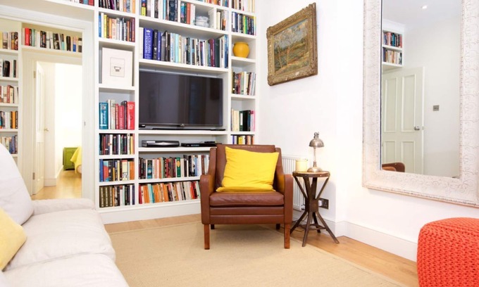 St. Mary's Park Apartment | Stylish retro apartment by Battersea Park