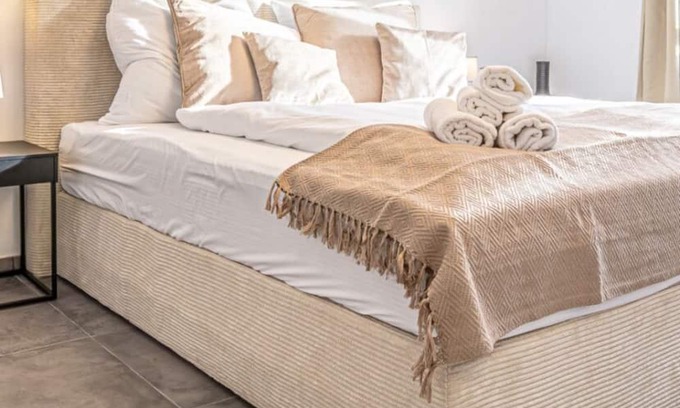 Krems an der Donau Apartment | Stylish Room & Air Condition @ Krems an der Donau